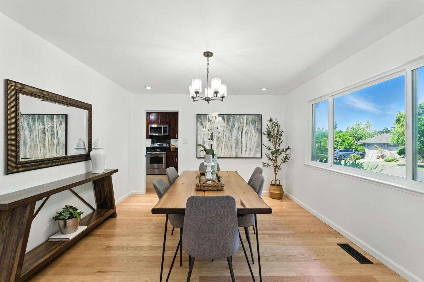 Detail Gallery Image 8 of 38 For 214 Timothy Dr, San Carlos,  CA 94070 - 3 Beds | 2/1 Baths