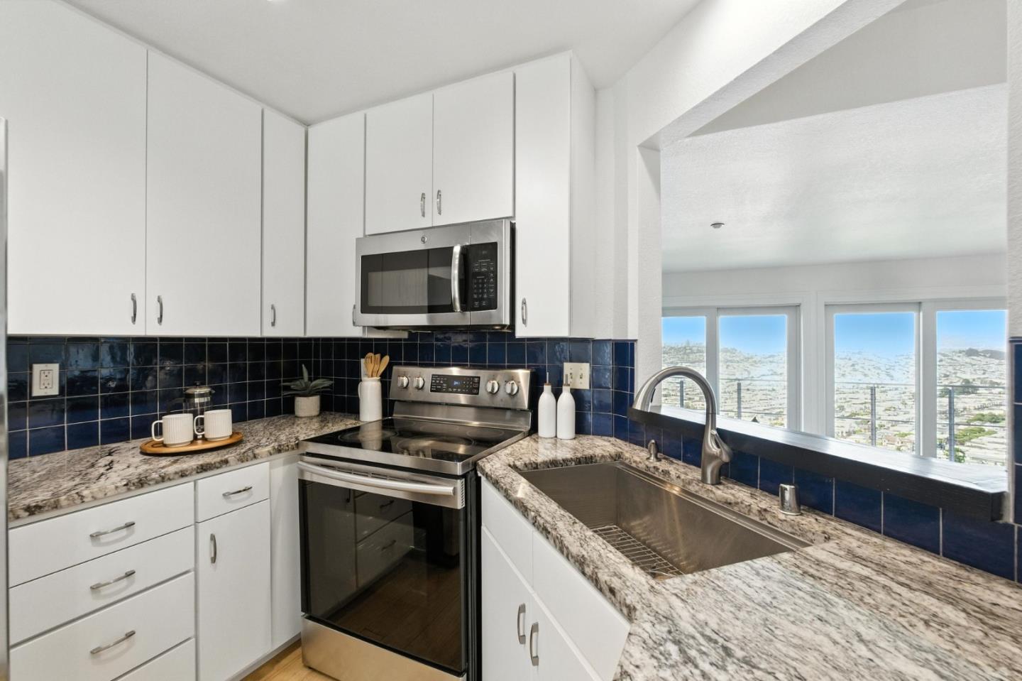 Detail Gallery Image 16 of 42 For 580 Pointe Pacific #6,  Daly City,  CA 94014 - 2 Beds | 2 Baths