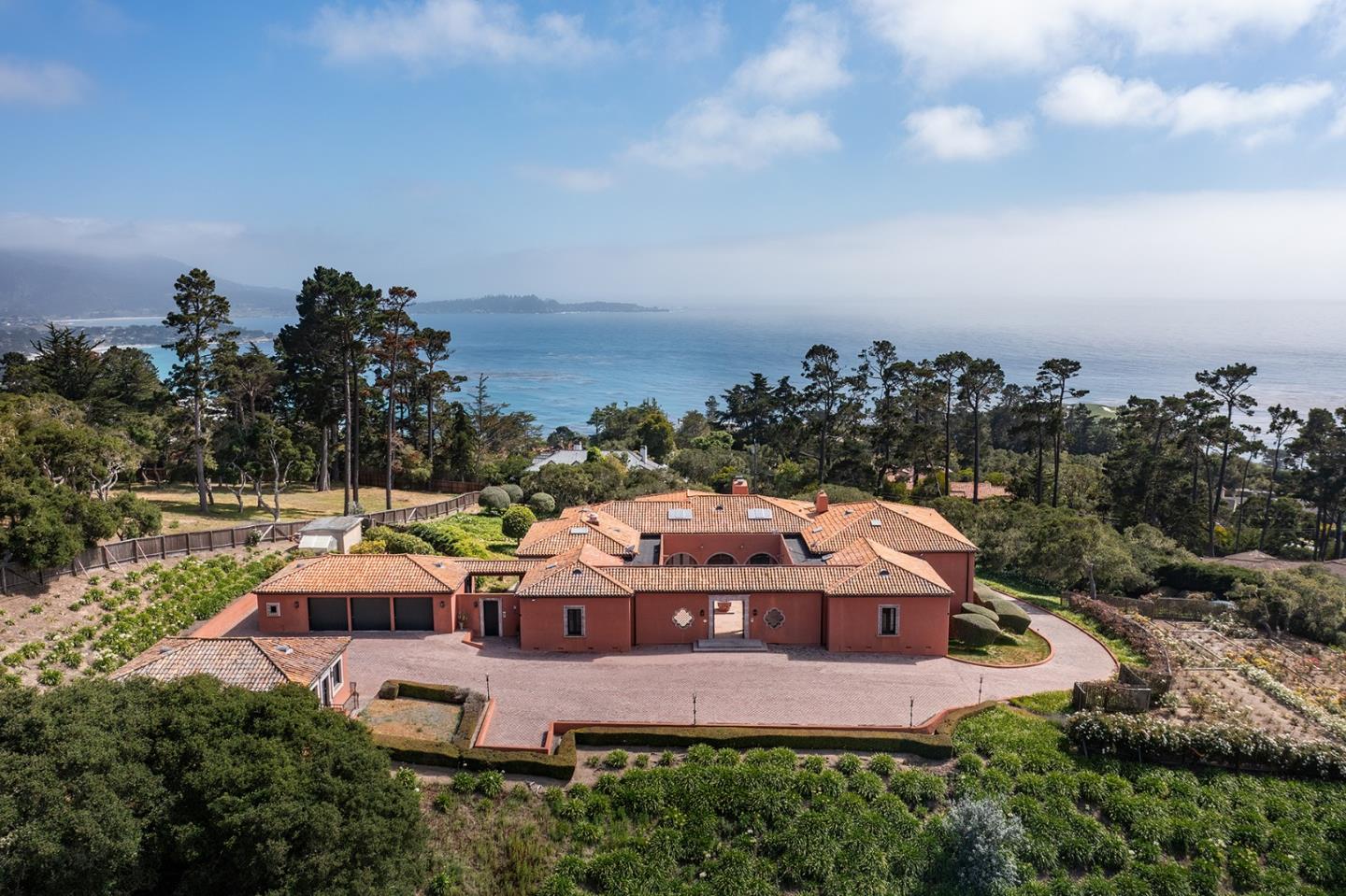 Detail Gallery Image 5 of 37 For 3190 Del Ciervo Rd, Pebble Beach,  CA 93953 - 7 Beds | 5/3 Baths