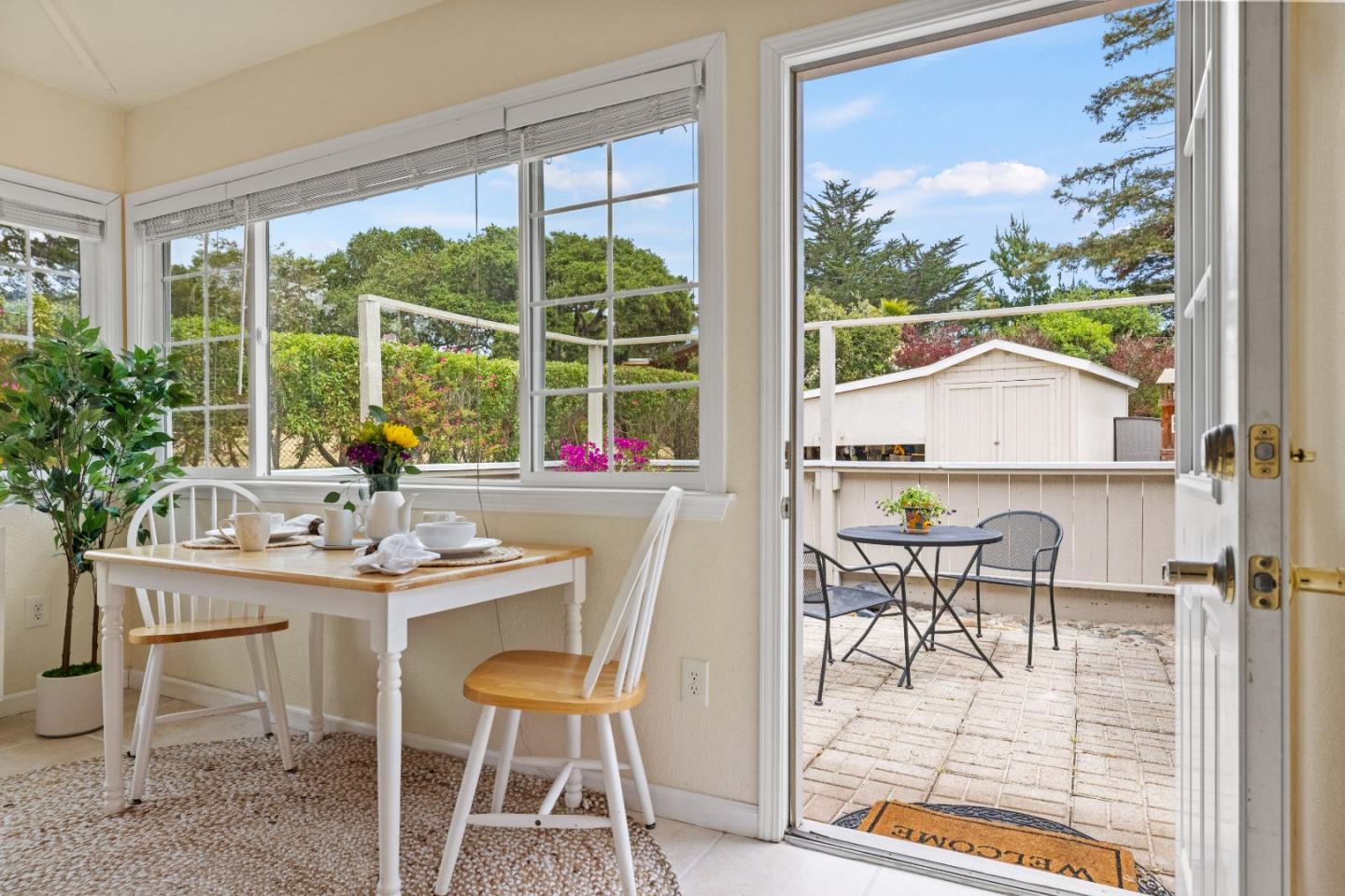 Detail Gallery Image 19 of 27 For 1255 Josselyn Canyon Rd, Monterey,  CA 93940 - 5 Beds | 3 Baths