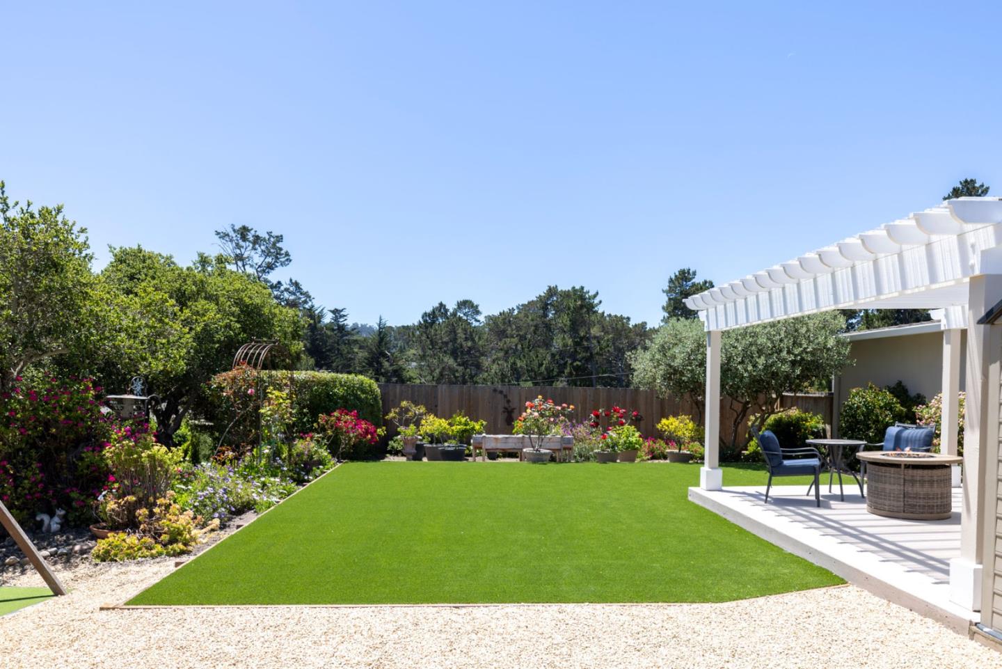 Detail Gallery Image 20 of 27 For 1255 Josselyn Canyon Rd, Monterey,  CA 93940 - 5 Beds | 3 Baths