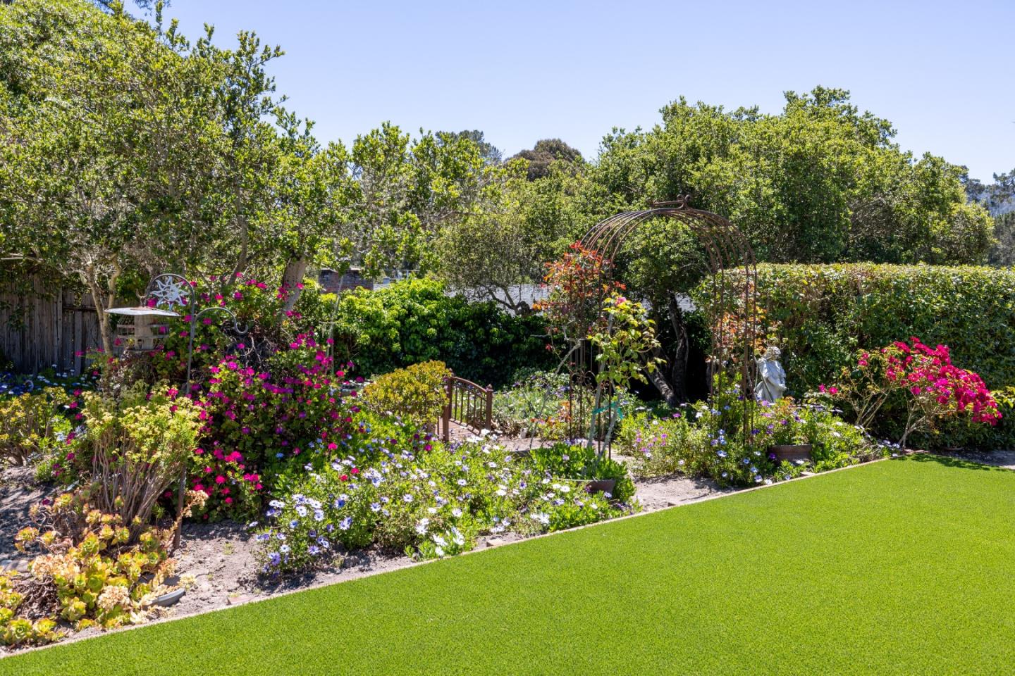Detail Gallery Image 22 of 27 For 1255 Josselyn Canyon Rd, Monterey,  CA 93940 - 5 Beds | 3 Baths