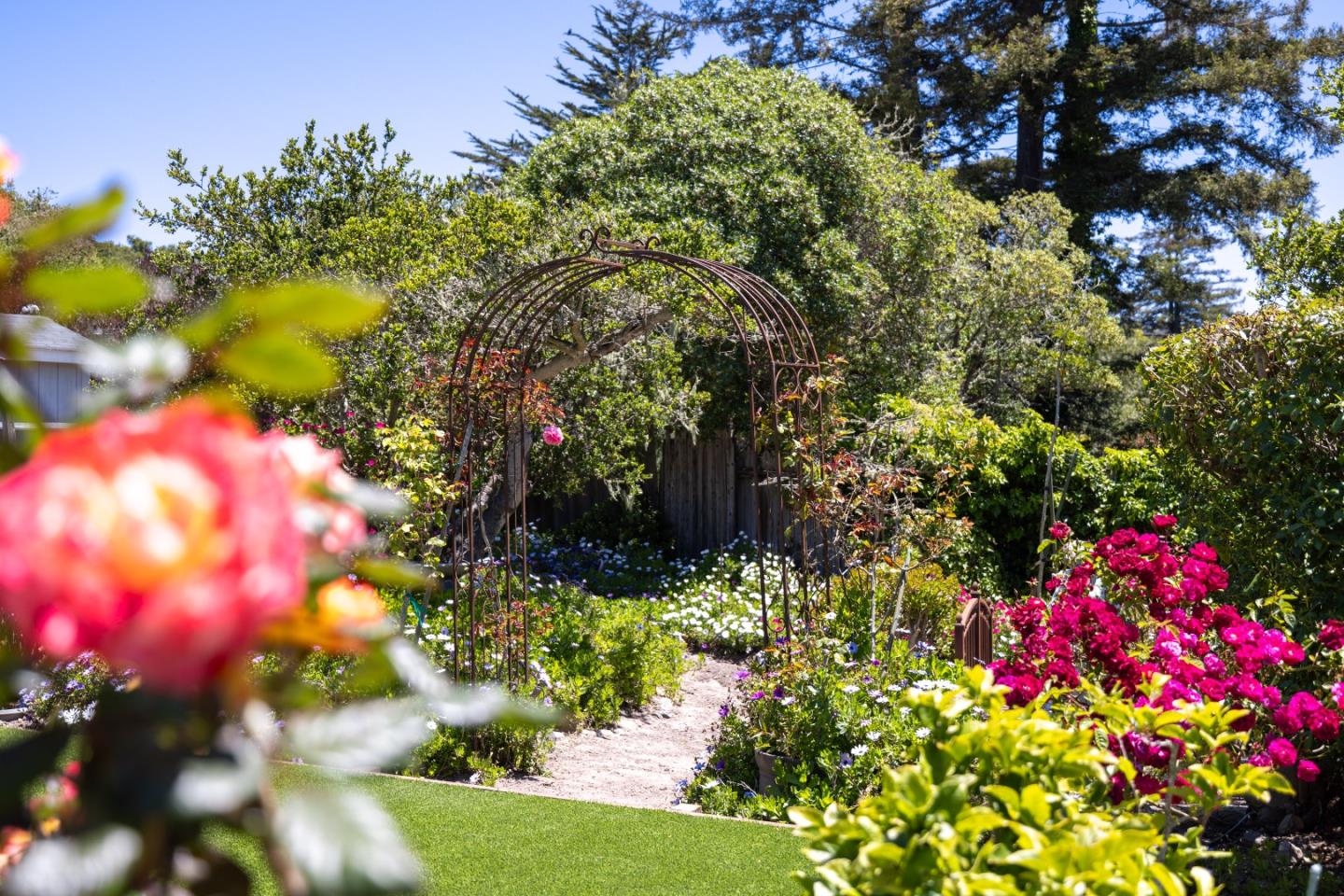Detail Gallery Image 24 of 27 For 1255 Josselyn Canyon Rd, Monterey,  CA 93940 - 5 Beds | 3 Baths