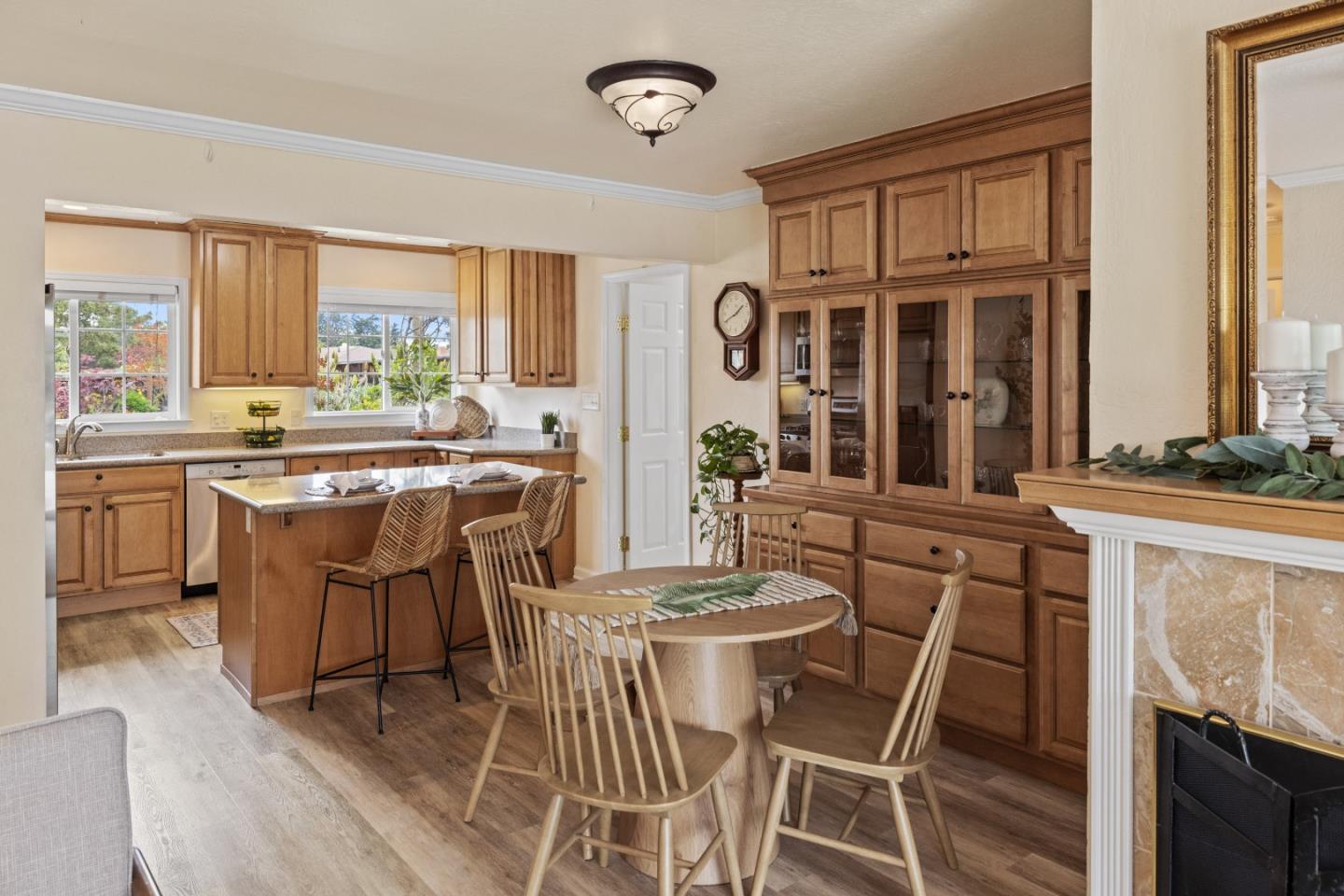 Detail Gallery Image 6 of 27 For 1255 Josselyn Canyon Rd, Monterey,  CA 93940 - 5 Beds | 3 Baths