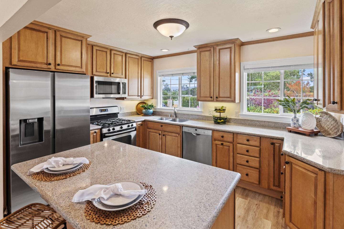 Detail Gallery Image 7 of 27 For 1255 Josselyn Canyon Rd, Monterey,  CA 93940 - 5 Beds | 3 Baths