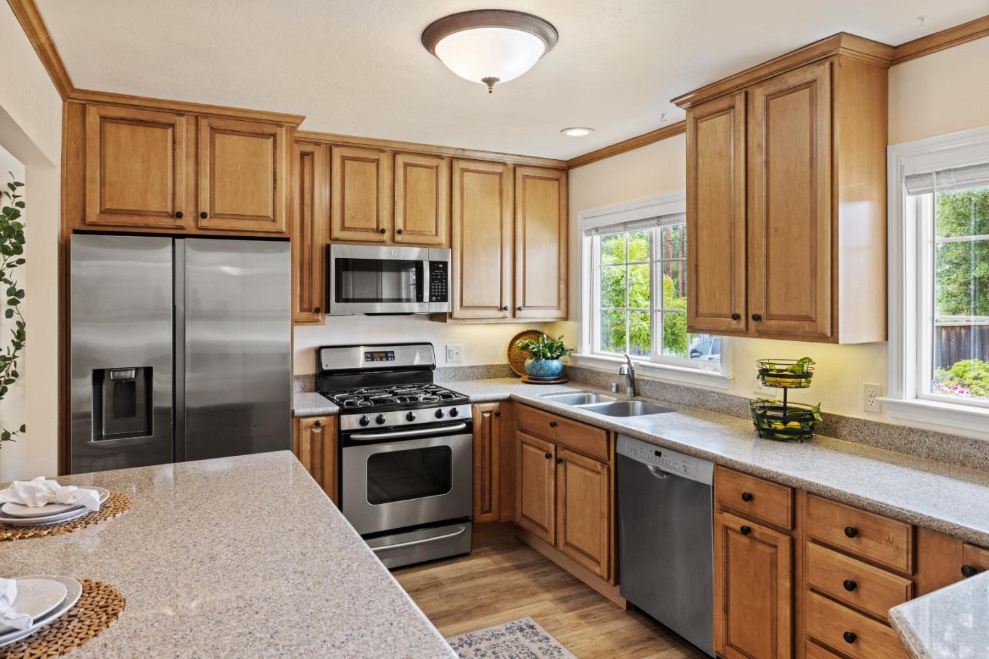Detail Gallery Image 9 of 27 For 1255 Josselyn Canyon Rd, Monterey,  CA 93940 - 5 Beds | 3 Baths