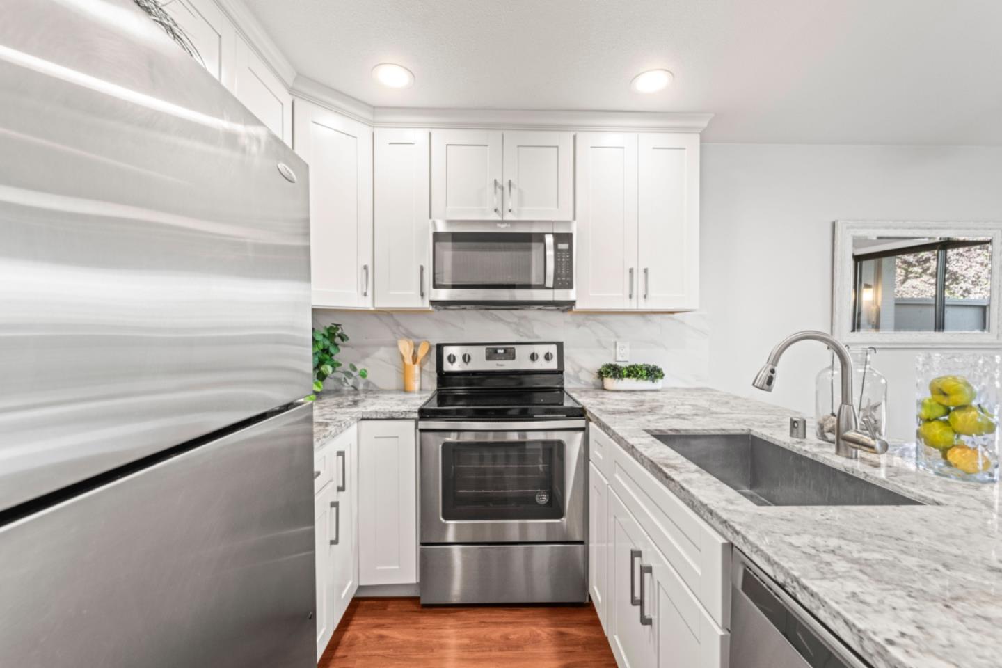 Detail Gallery Image 10 of 30 For 231 Galano Plz, Union City,  CA 94587 - 2 Beds | 2 Baths