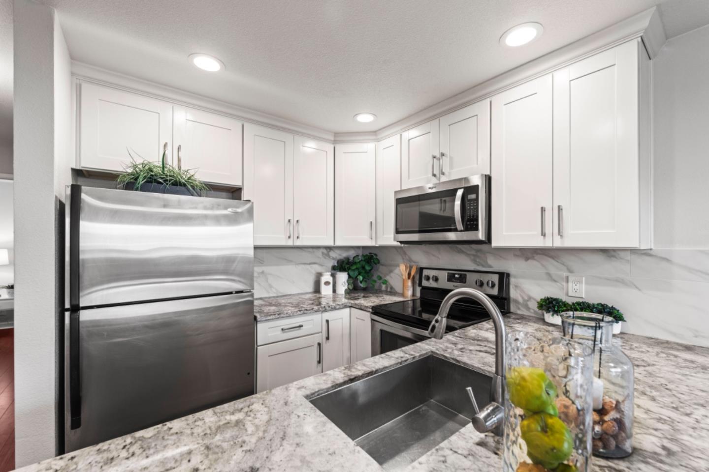 Detail Gallery Image 11 of 30 For 231 Galano Plz, Union City,  CA 94587 - 2 Beds | 2 Baths