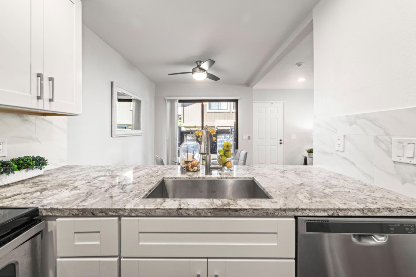 Detail Gallery Image 13 of 30 For 231 Galano Plz, Union City,  CA 94587 - 2 Beds | 2 Baths