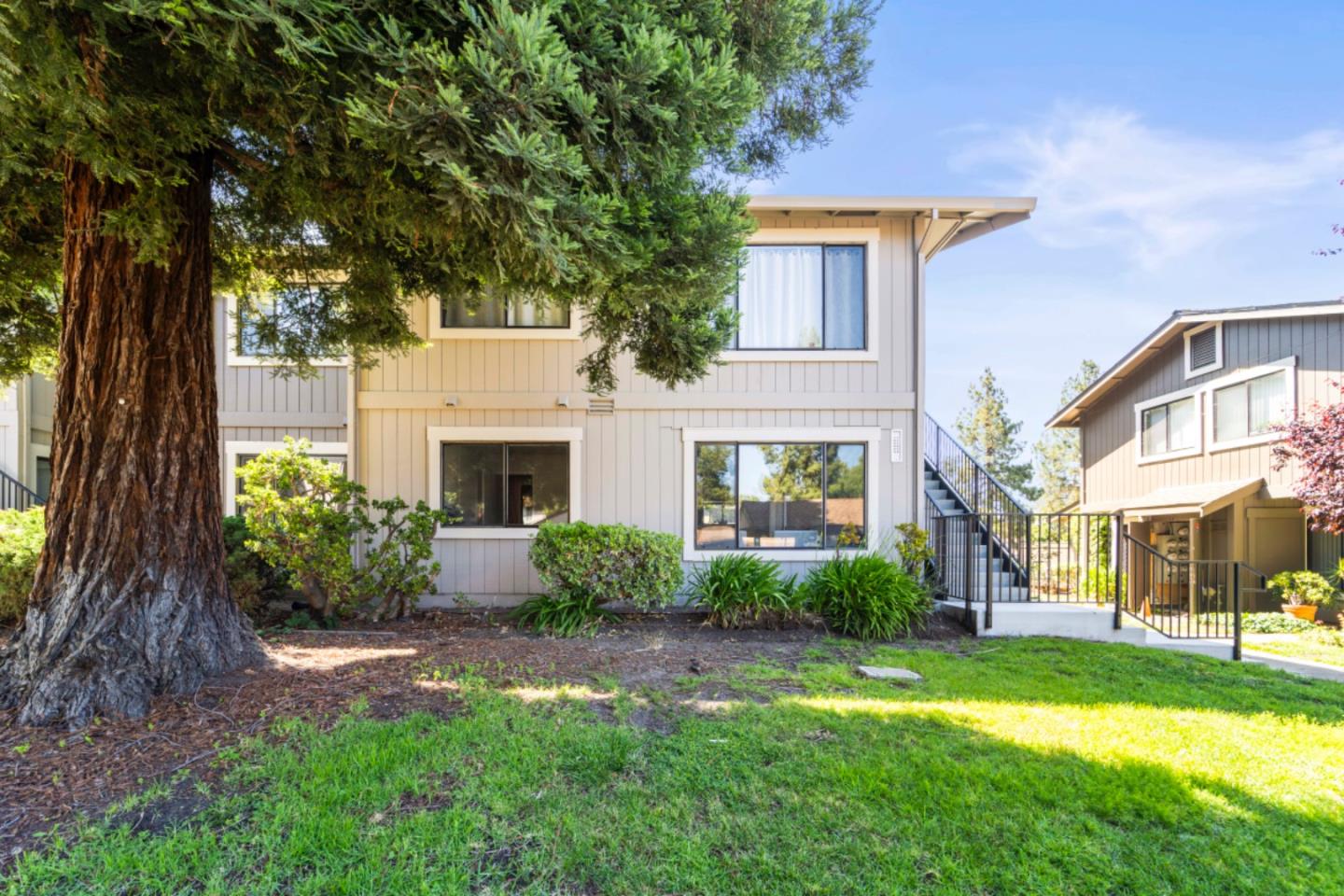 Detail Gallery Image 2 of 30 For 231 Galano Plz, Union City,  CA 94587 - 2 Beds | 2 Baths