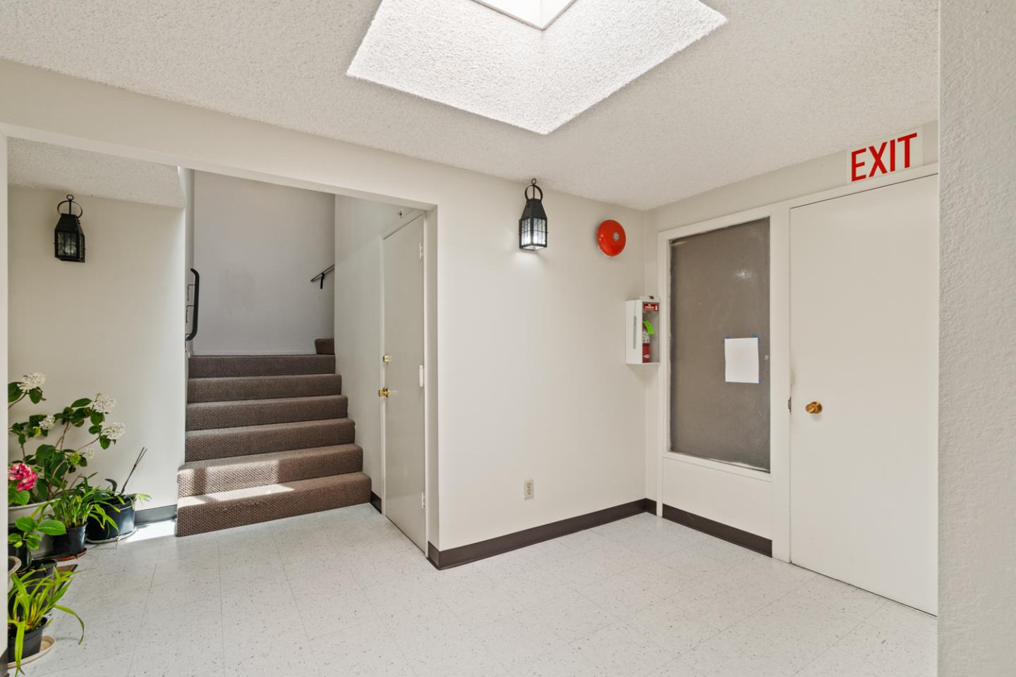 Detail Gallery Image 3 of 19 For 2462 Rowntree Way, South San Francisco,  CA 94080 - 2 Beds | 1 Baths