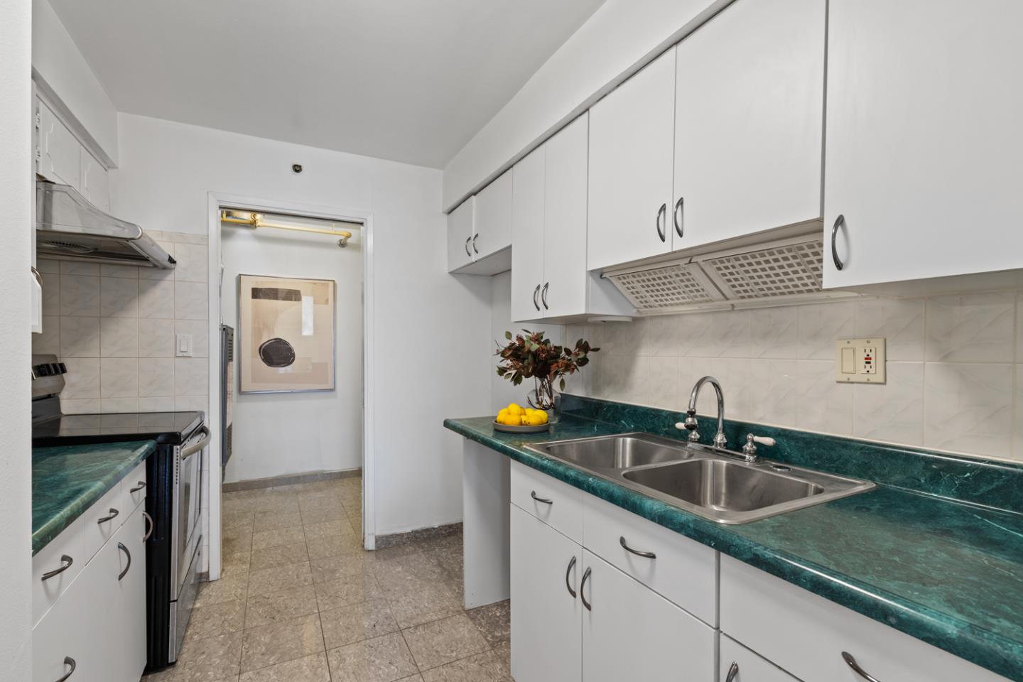 Detail Gallery Image 7 of 19 For 2462 Rowntree Way, South San Francisco,  CA 94080 - 2 Beds | 1 Baths