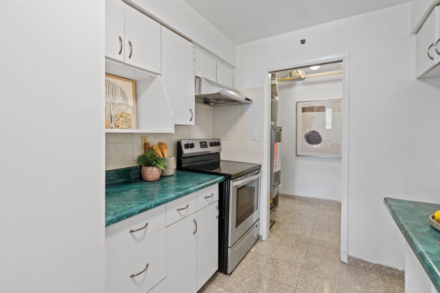 Detail Gallery Image 8 of 19 For 2462 Rowntree Way, South San Francisco,  CA 94080 - 2 Beds | 1 Baths