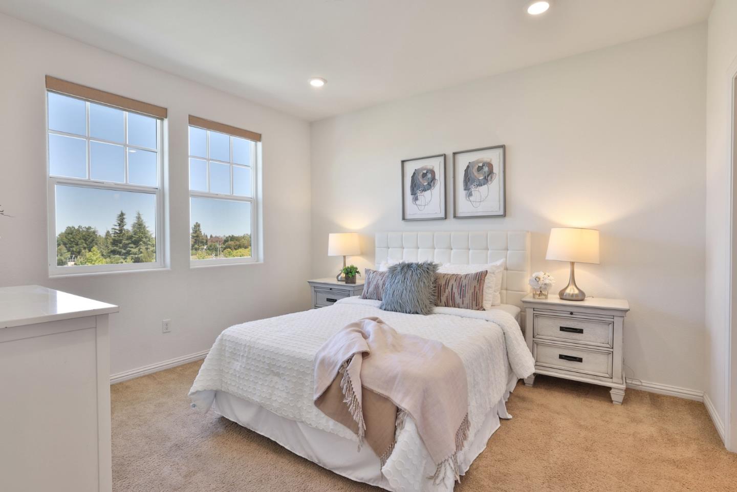 Detail Gallery Image 11 of 20 For 3917 Pyramid Way, Mountain View,  CA 94043 - 2 Beds | 2/1 Baths