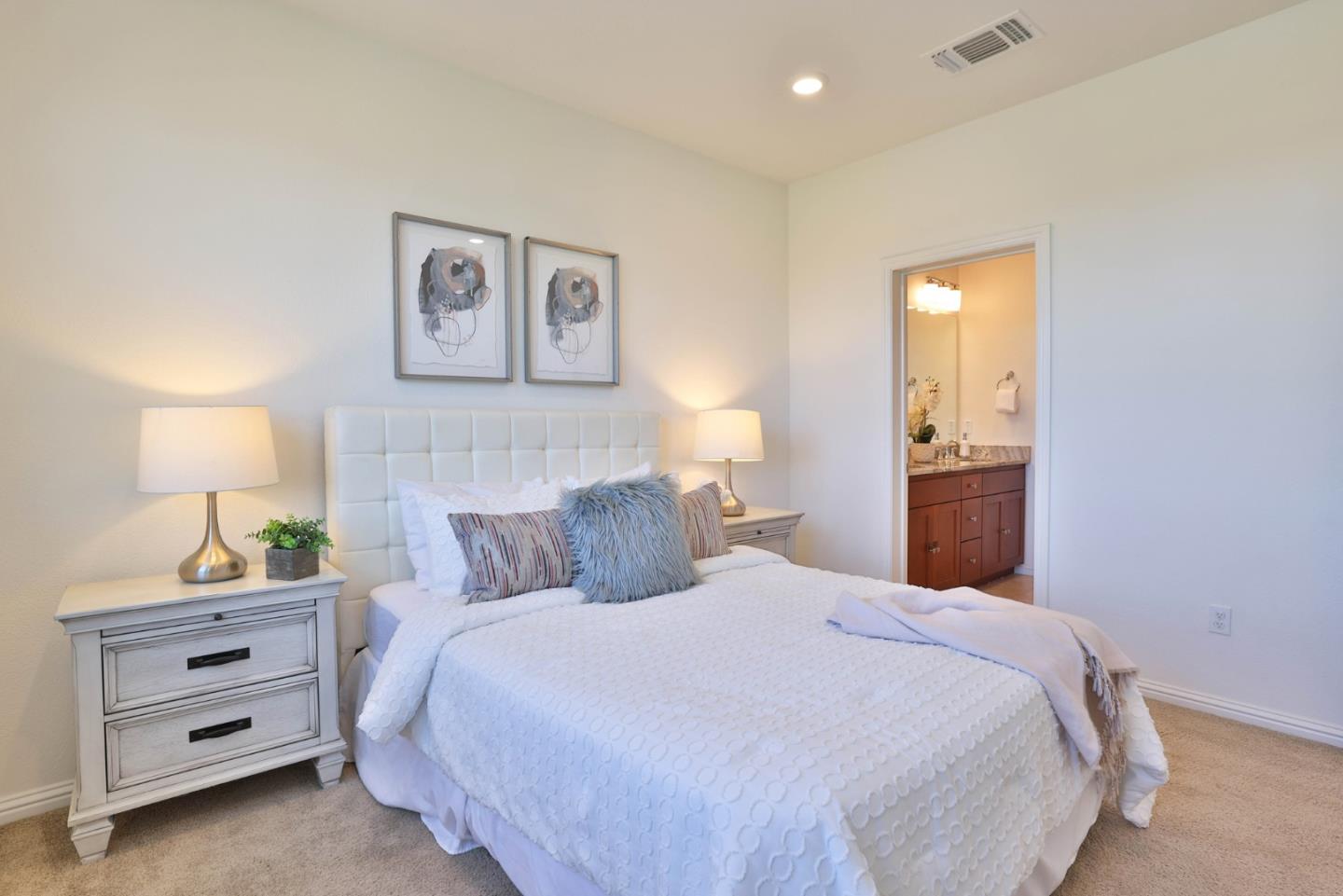Detail Gallery Image 12 of 20 For 3917 Pyramid Way, Mountain View,  CA 94043 - 2 Beds | 2/1 Baths