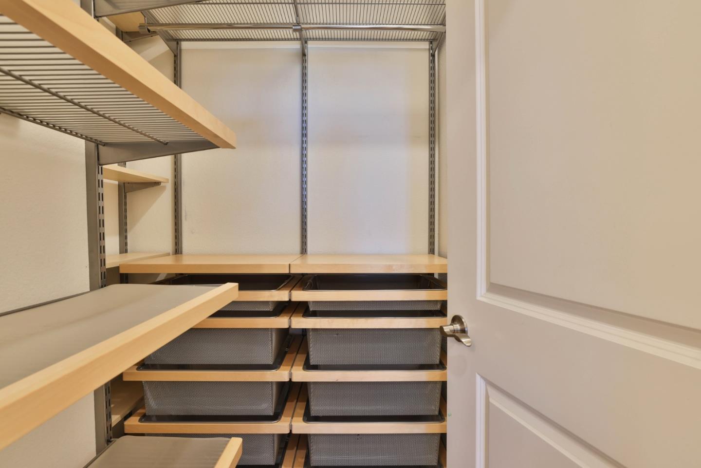Detail Gallery Image 13 of 20 For 3917 Pyramid Way, Mountain View,  CA 94043 - 2 Beds | 2/1 Baths