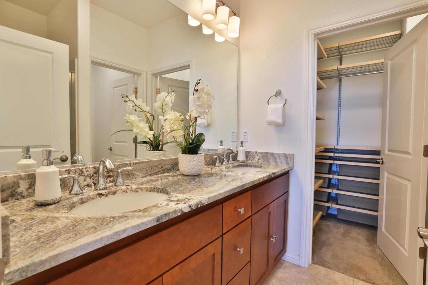 Detail Gallery Image 14 of 20 For 3917 Pyramid Way, Mountain View,  CA 94043 - 2 Beds | 2/1 Baths