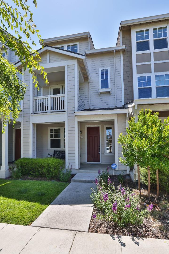 Detail Gallery Image 2 of 20 For 3917 Pyramid Way, Mountain View,  CA 94043 - 2 Beds | 2/1 Baths