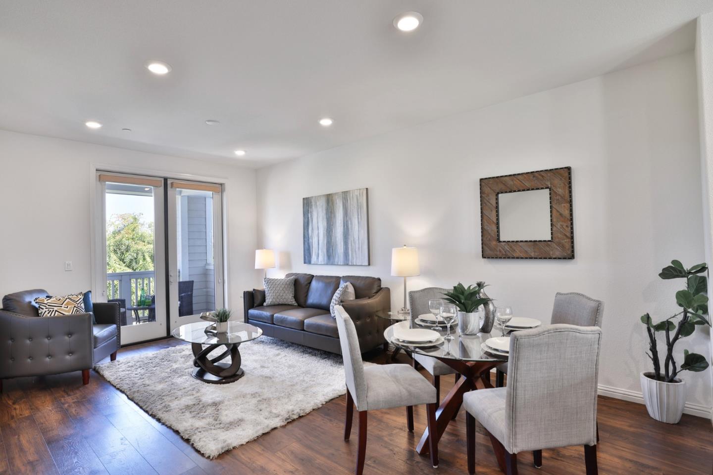 Detail Gallery Image 3 of 20 For 3917 Pyramid Way, Mountain View,  CA 94043 - 2 Beds | 2/1 Baths