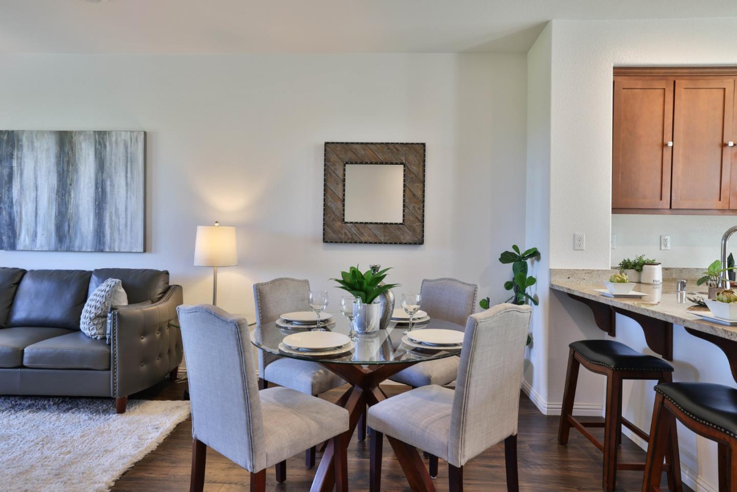 Detail Gallery Image 5 of 20 For 3917 Pyramid Way, Mountain View,  CA 94043 - 2 Beds | 2/1 Baths
