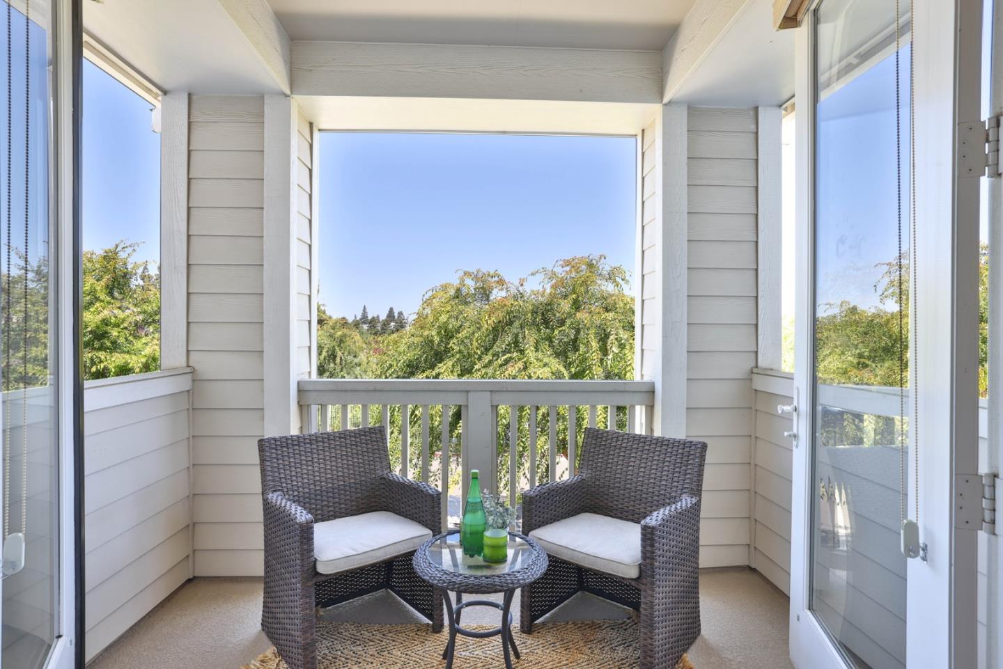 Detail Gallery Image 6 of 20 For 3917 Pyramid Way, Mountain View,  CA 94043 - 2 Beds | 2/1 Baths