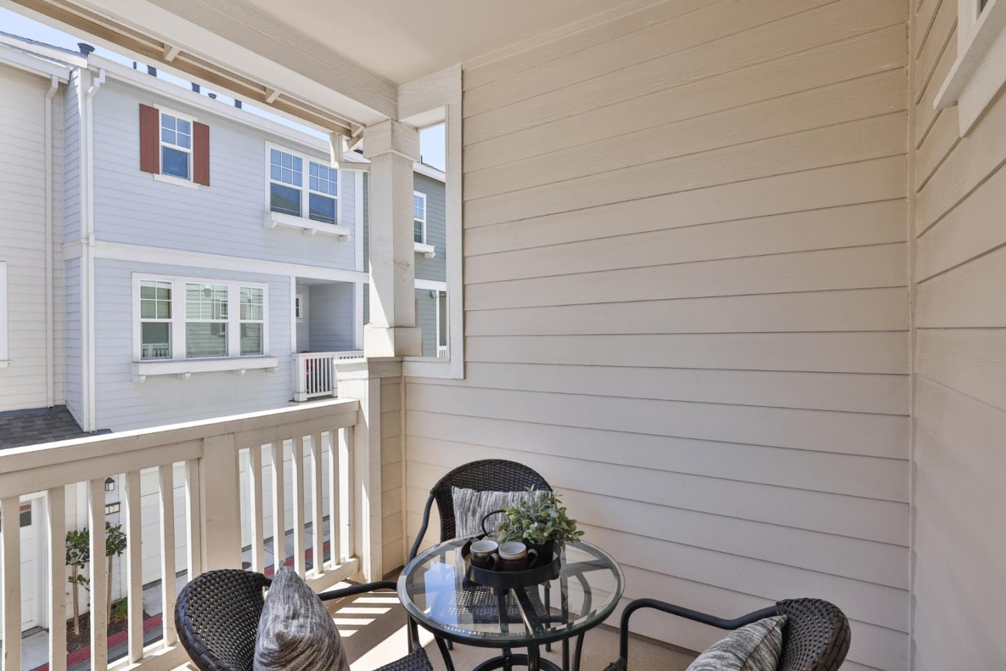 Detail Gallery Image 9 of 20 For 3917 Pyramid Way, Mountain View,  CA 94043 - 2 Beds | 2/1 Baths