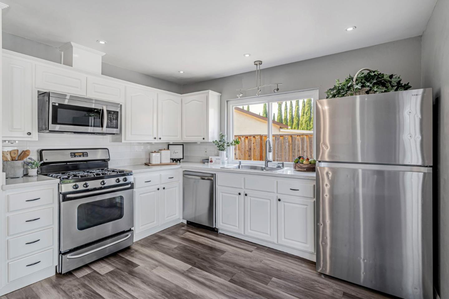 Detail Gallery Image 10 of 42 For 1351 Admire Ct, Milpitas,  CA 95035 - 4 Beds | 2 Baths