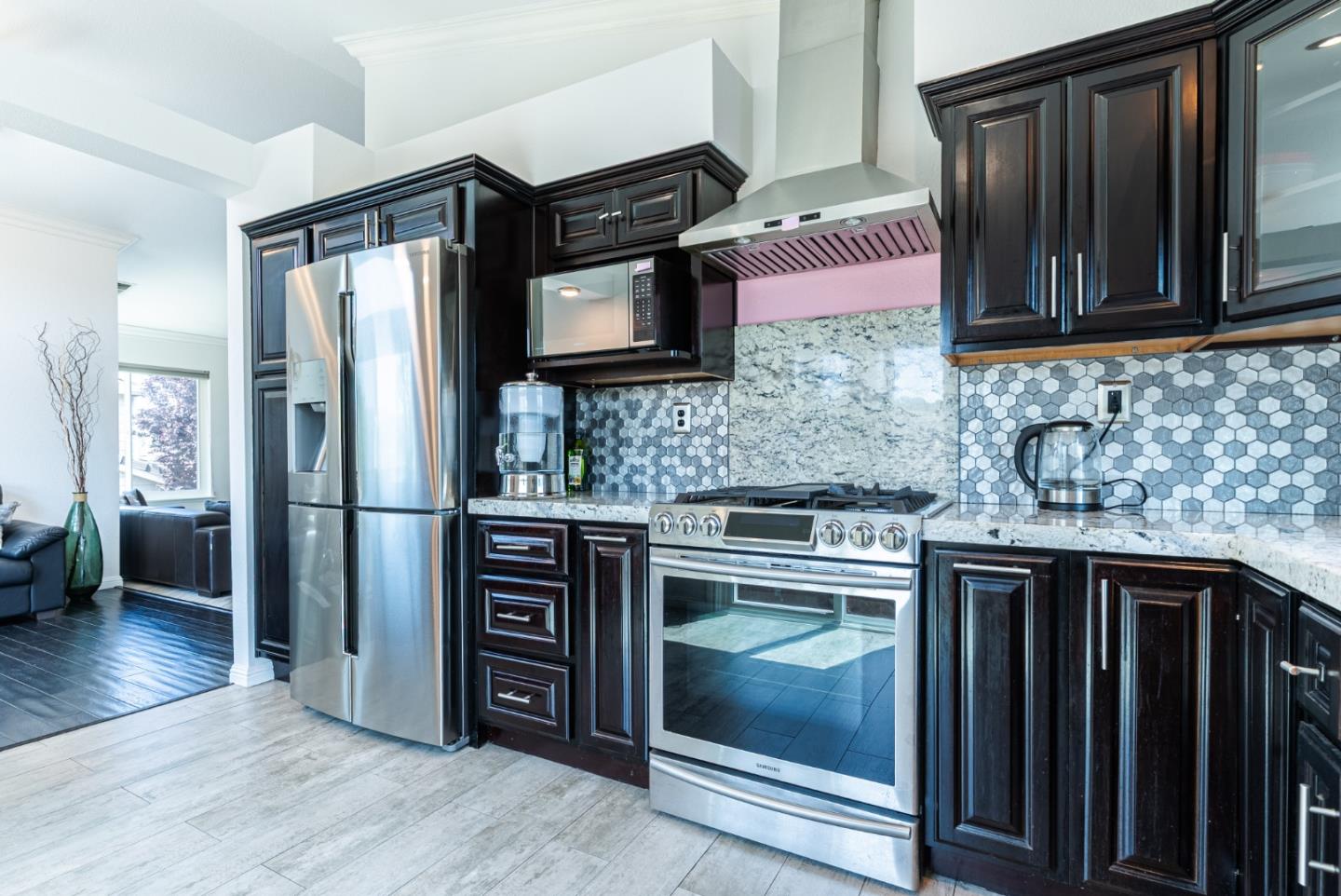Detail Gallery Image 10 of 42 For 9251 Mockingbird Ln, Gilroy,  CA 95020 - 4 Beds | 2/1 Baths