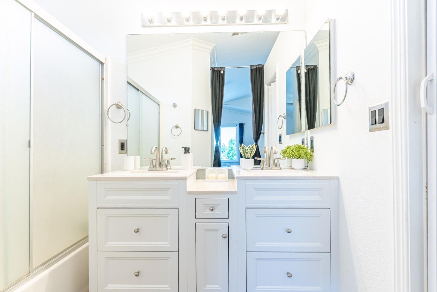 Detail Gallery Image 16 of 42 For 9251 Mockingbird Ln, Gilroy,  CA 95020 - 4 Beds | 2/1 Baths