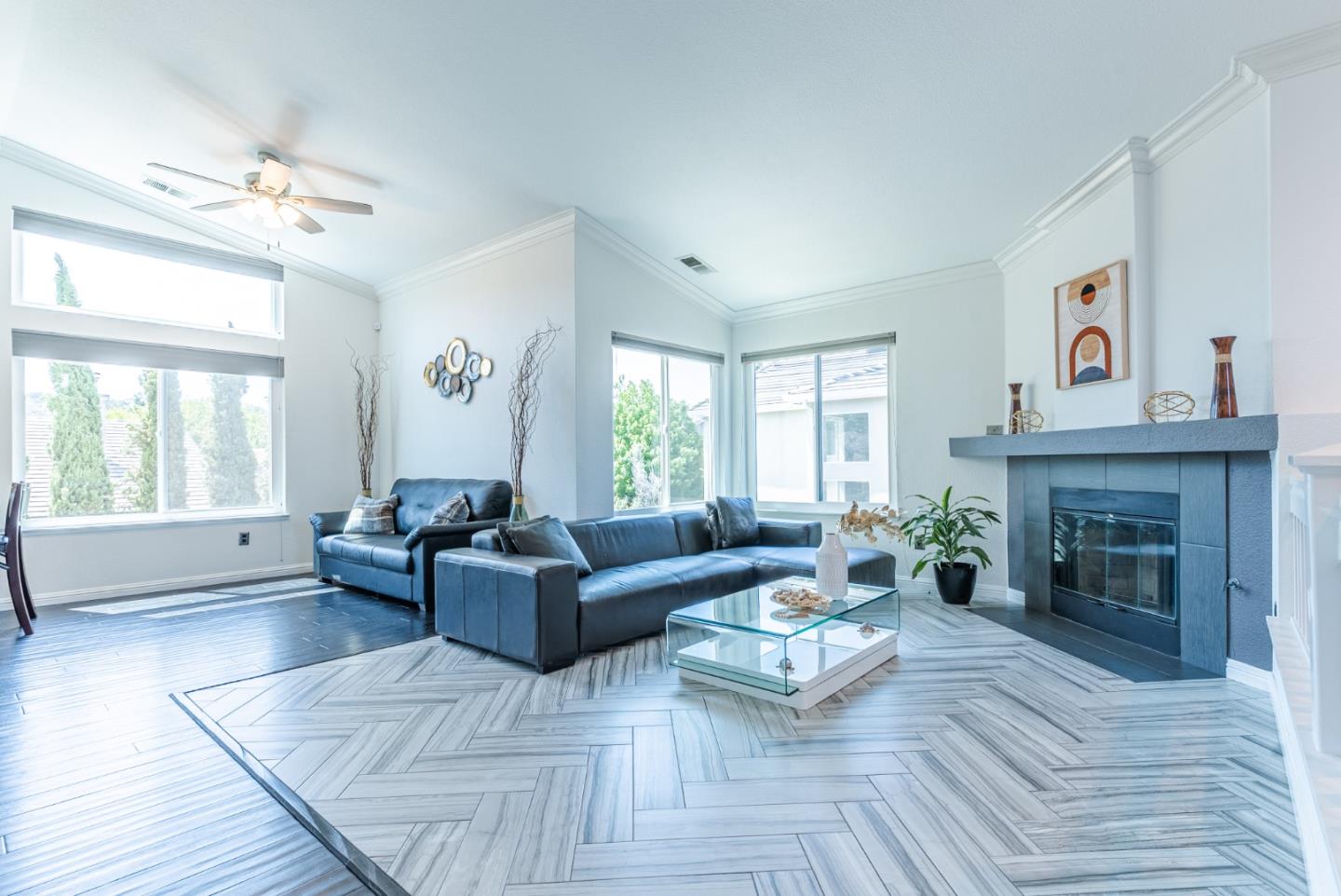 Detail Gallery Image 3 of 42 For 9251 Mockingbird Ln, Gilroy,  CA 95020 - 4 Beds | 2/1 Baths