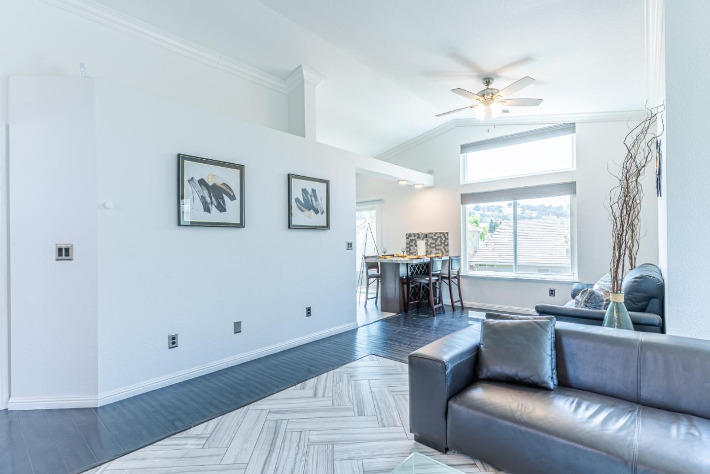 Detail Gallery Image 5 of 42 For 9251 Mockingbird Ln, Gilroy,  CA 95020 - 4 Beds | 2/1 Baths
