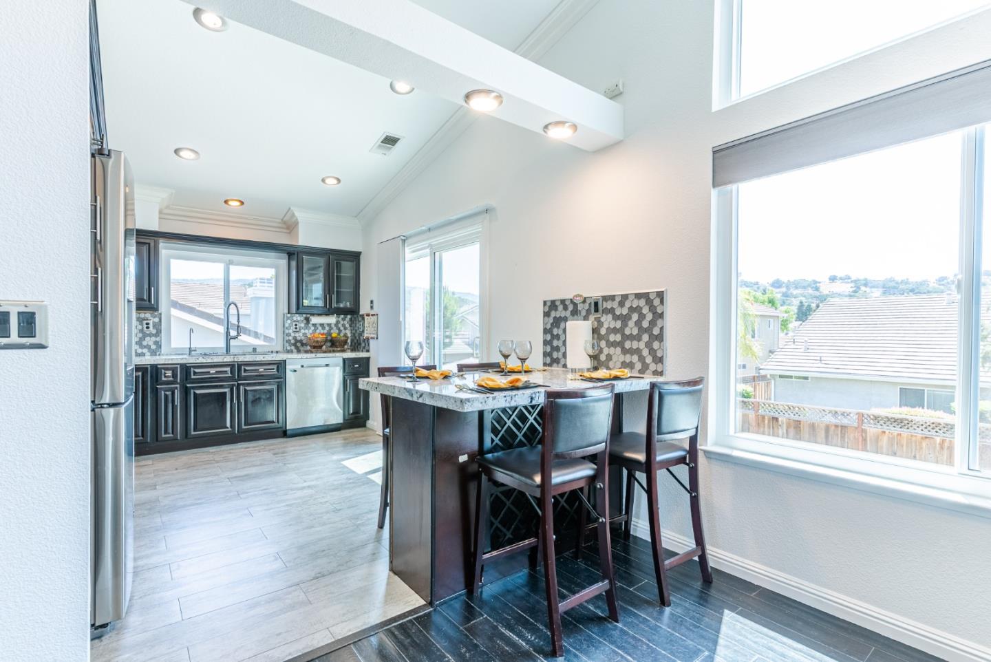 Detail Gallery Image 6 of 42 For 9251 Mockingbird Ln, Gilroy,  CA 95020 - 4 Beds | 2/1 Baths
