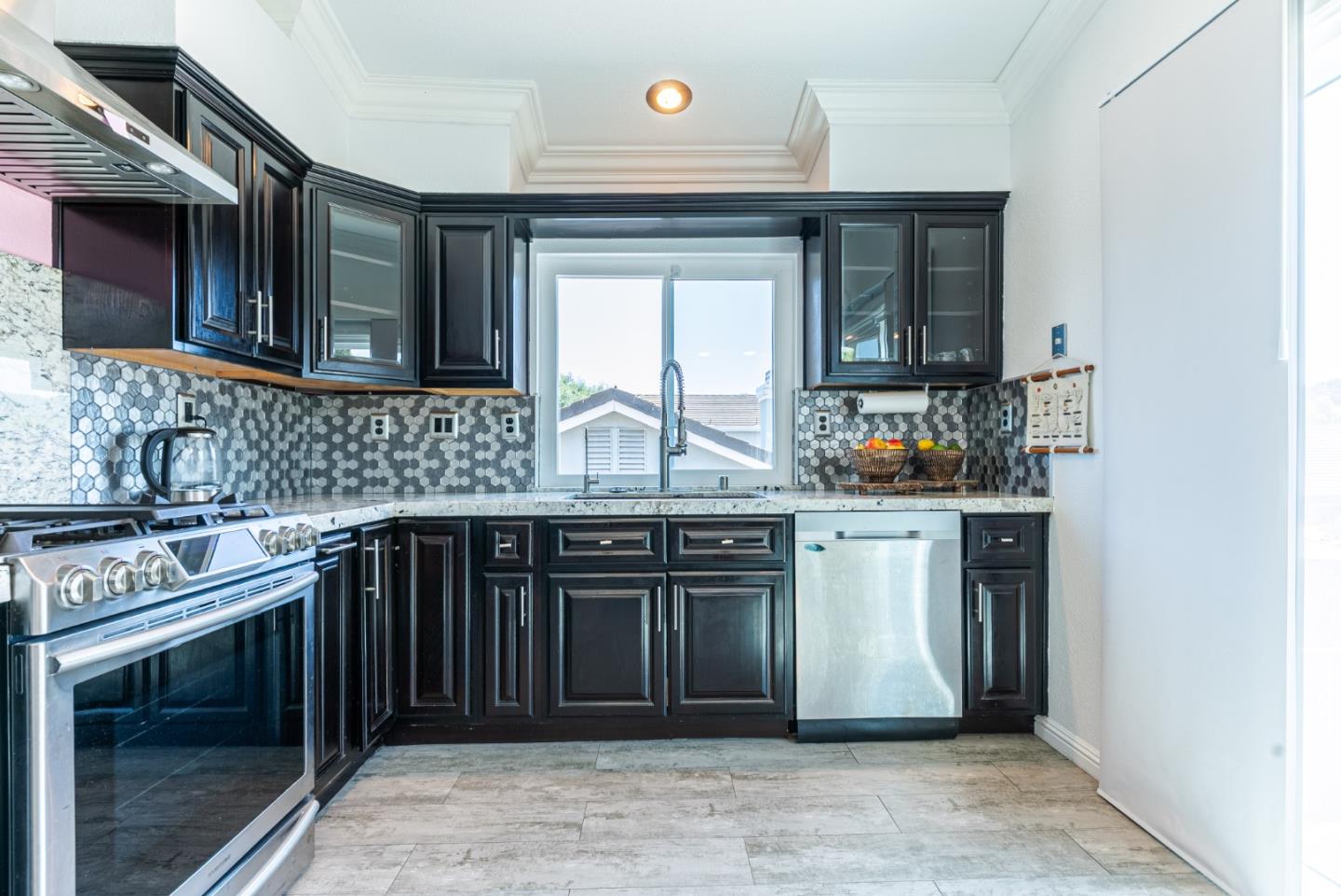 Detail Gallery Image 9 of 42 For 9251 Mockingbird Ln, Gilroy,  CA 95020 - 4 Beds | 2/1 Baths
