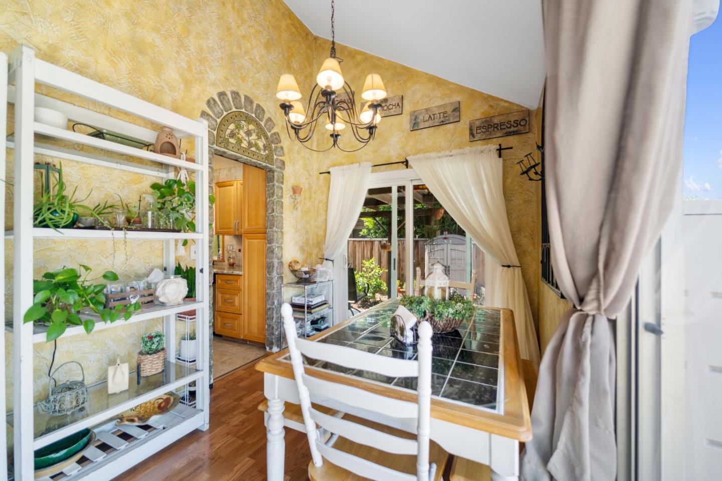 Detail Gallery Image 11 of 33 For 2280 Zoria Cir, San Jose,  CA 95131 - 4 Beds | 2 Baths