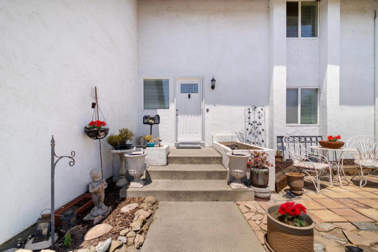 Detail Gallery Image 3 of 33 For 2280 Zoria Cir, San Jose,  CA 95131 - 4 Beds | 2 Baths