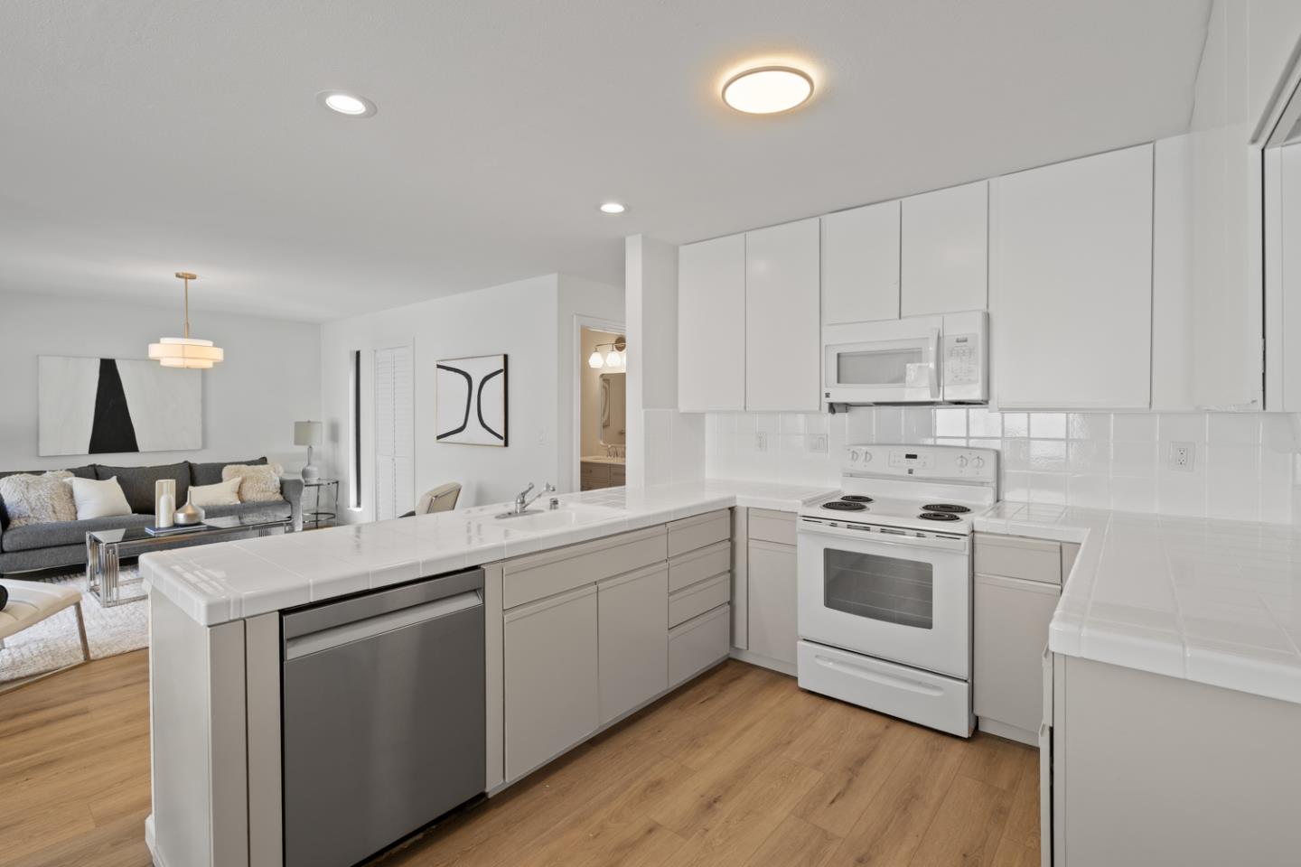 Detail Gallery Image 5 of 26 For 97 Santa Barbara Ave, Daly City,  CA 94014 - 3 Beds | 2/1 Baths