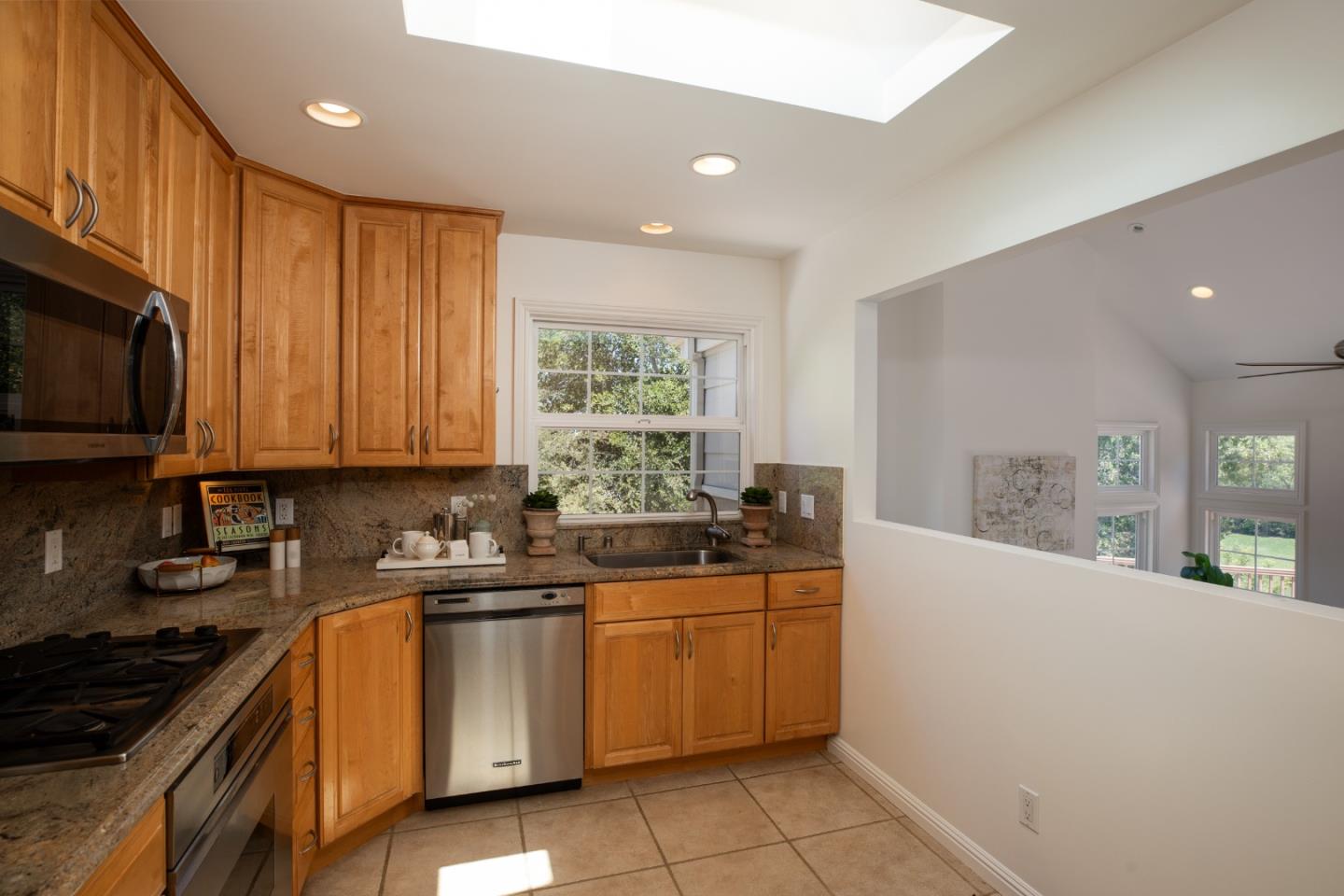 Detail Gallery Image 15 of 25 For 13888 Fremont Pines Ln, Los Altos Hills,  CA 94022 - 4 Beds | 3 Baths