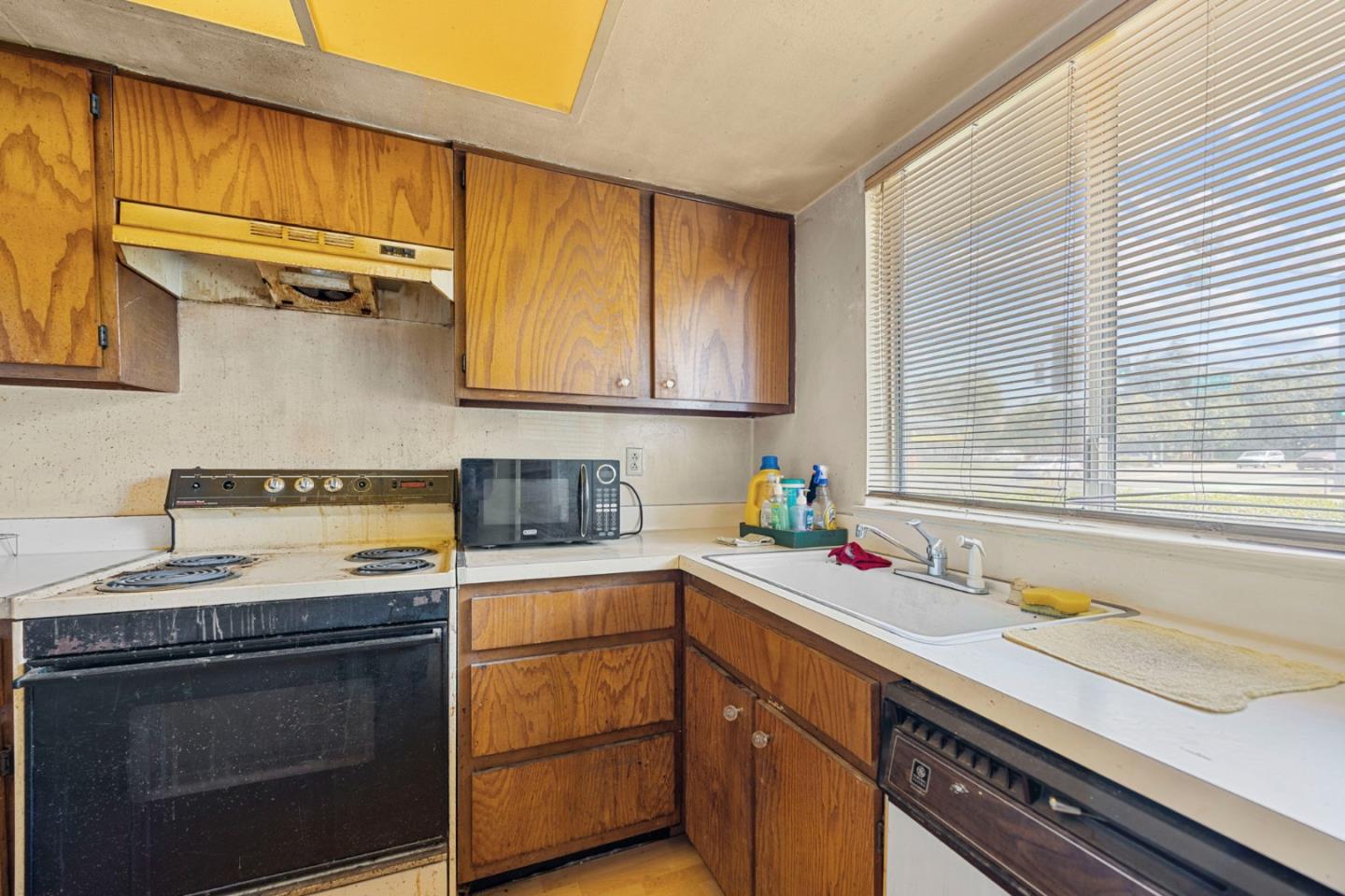 Detail Gallery Image 10 of 21 For 3188 Landess Ave a,  San Jose,  CA 95132 - 3 Beds | 1/1 Baths