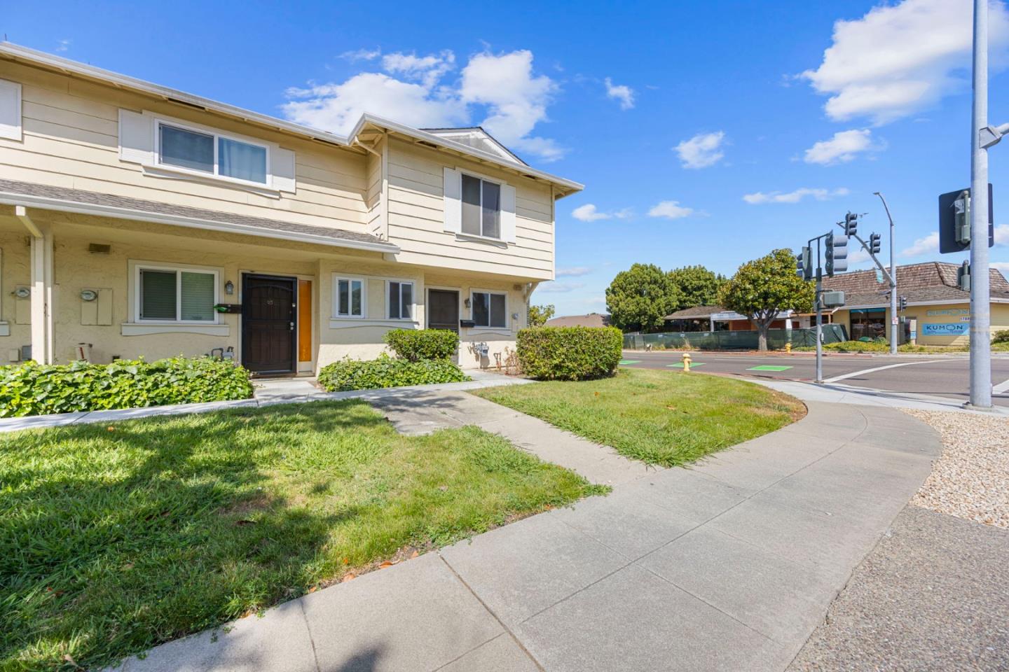Detail Gallery Image 3 of 21 For 3188 Landess Ave a,  San Jose,  CA 95132 - 3 Beds | 1/1 Baths