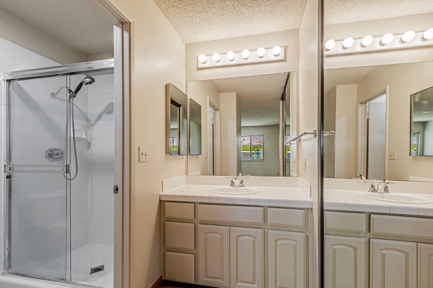 Detail Gallery Image 11 of 26 For 5703 Makati Cir #D,  San Jose,  CA 95123 - 2 Beds | 2 Baths