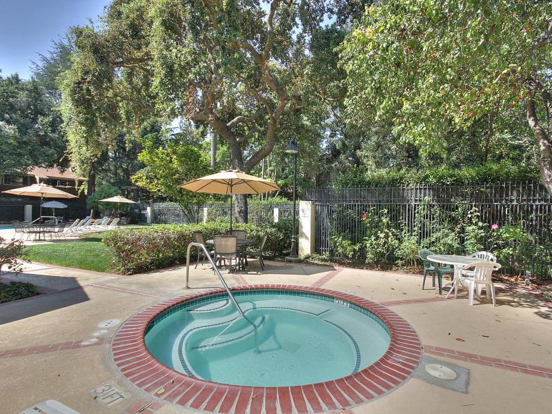 Detail Gallery Image 18 of 26 For 5703 Makati Cir #D,  San Jose,  CA 95123 - 2 Beds | 2 Baths