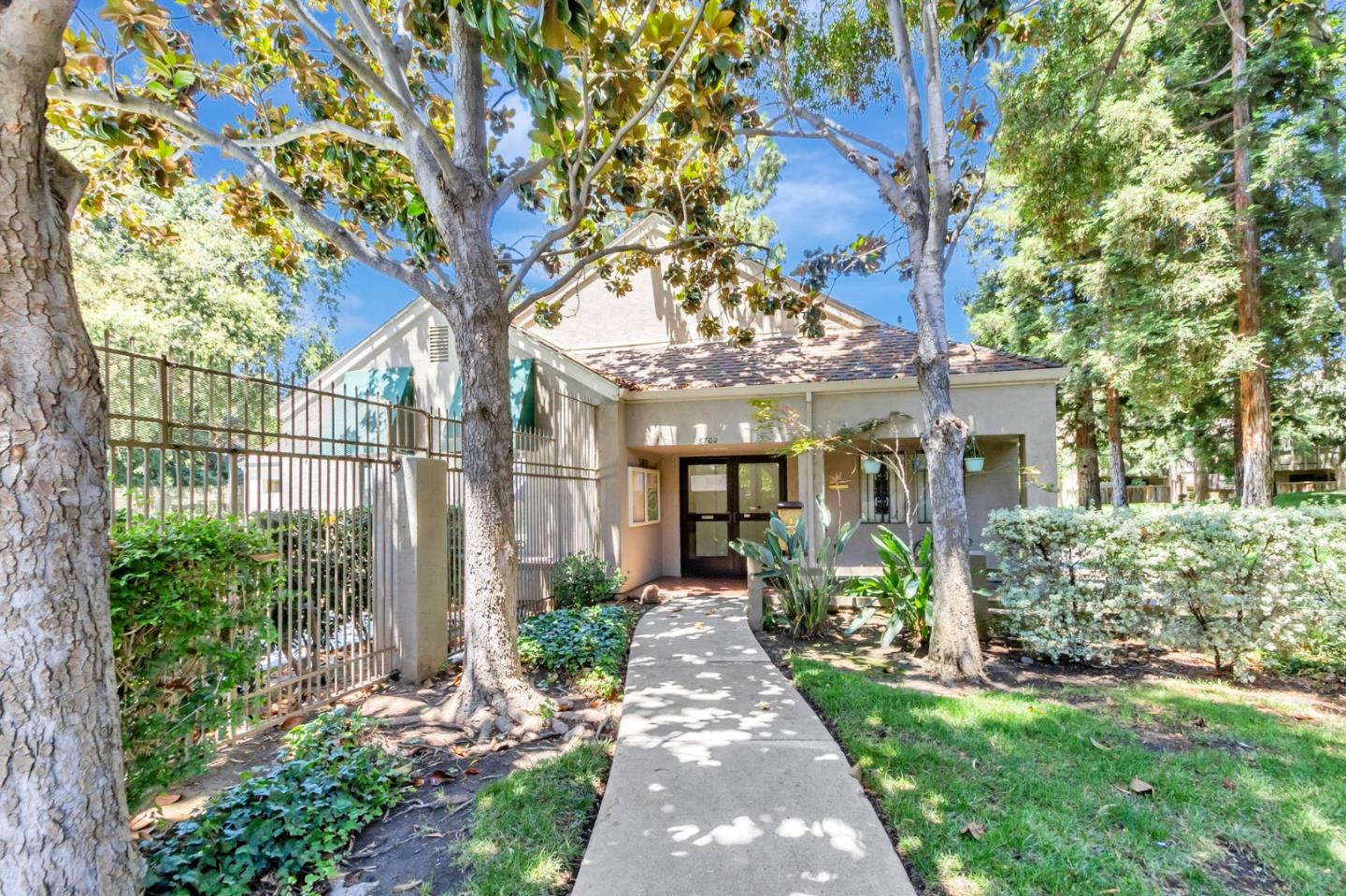 Detail Gallery Image 20 of 26 For 5703 Makati Cir #D,  San Jose,  CA 95123 - 2 Beds | 2 Baths