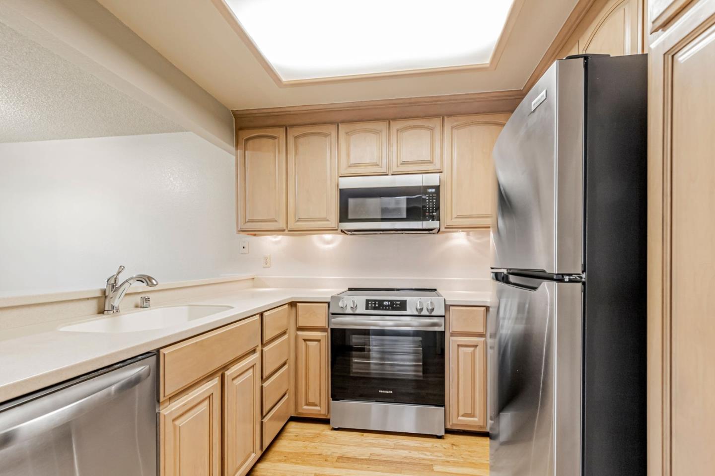 Detail Gallery Image 5 of 26 For 5703 Makati Cir #D,  San Jose,  CA 95123 - 2 Beds | 2 Baths