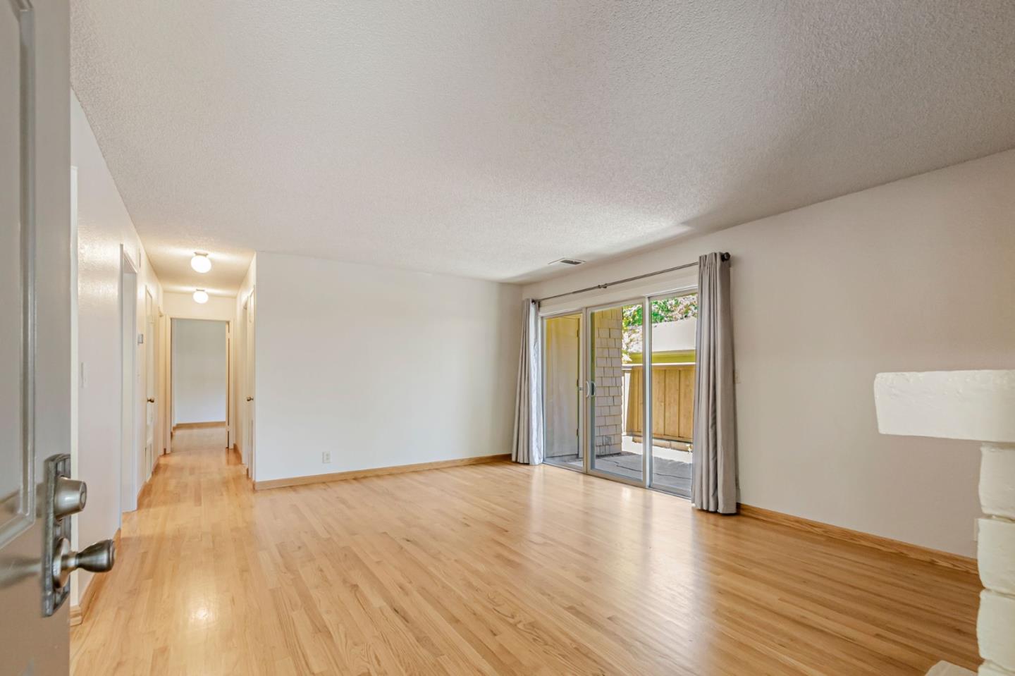 Detail Gallery Image 8 of 26 For 5703 Makati Cir #D,  San Jose,  CA 95123 - 2 Beds | 2 Baths