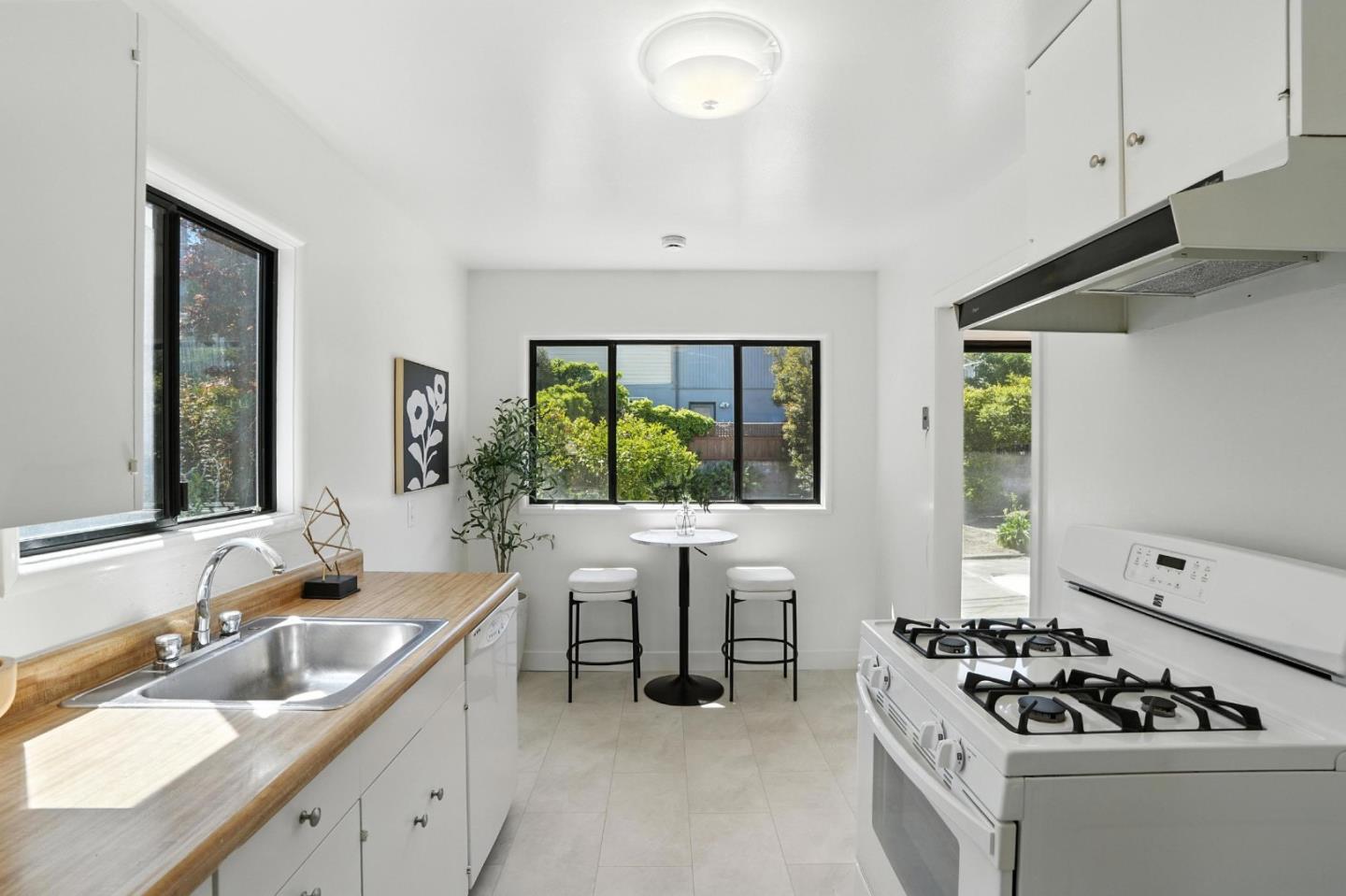 Detail Gallery Image 13 of 65 For 381 Granada Dr, South San Francisco,  CA 94080 - 3 Beds | 1/1 Baths