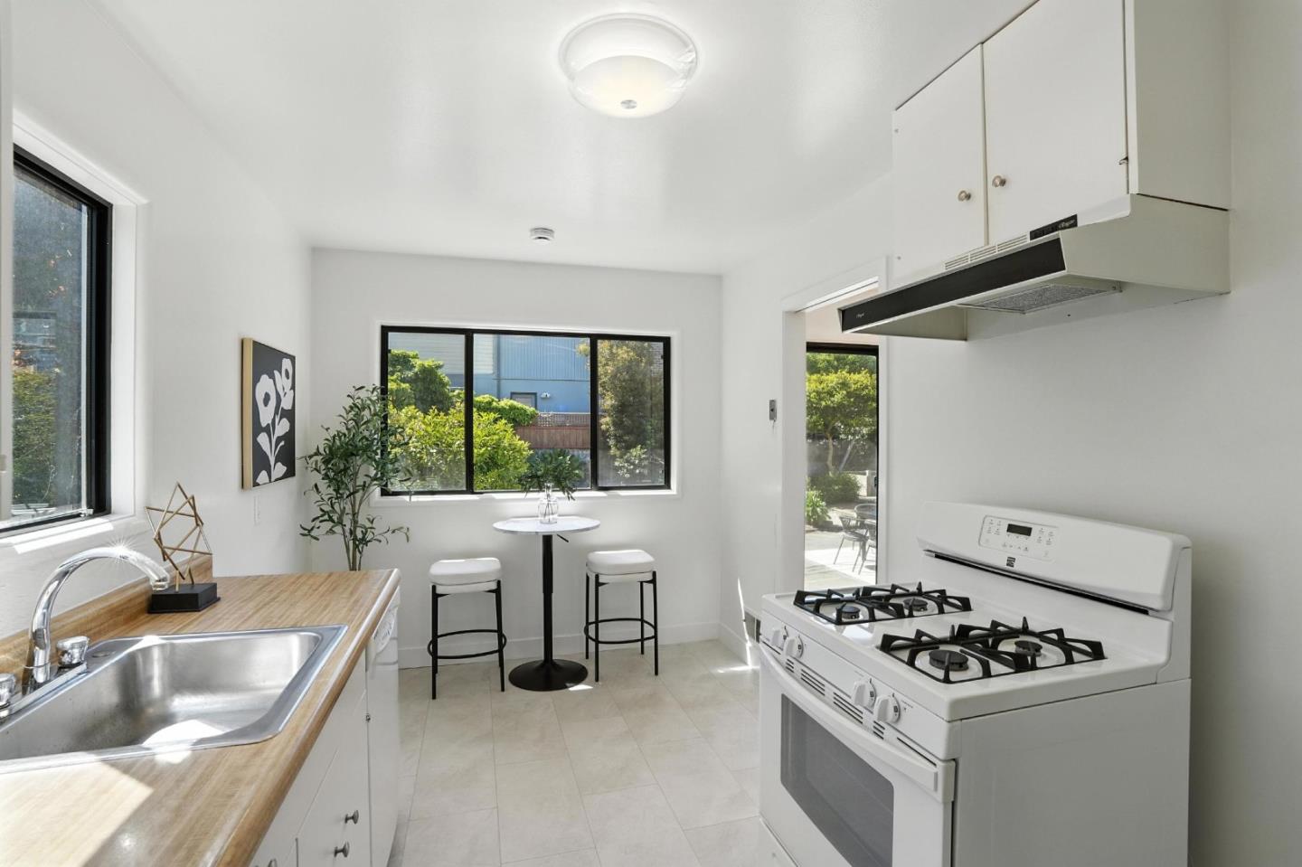 Detail Gallery Image 14 of 65 For 381 Granada Dr, South San Francisco,  CA 94080 - 3 Beds | 1/1 Baths