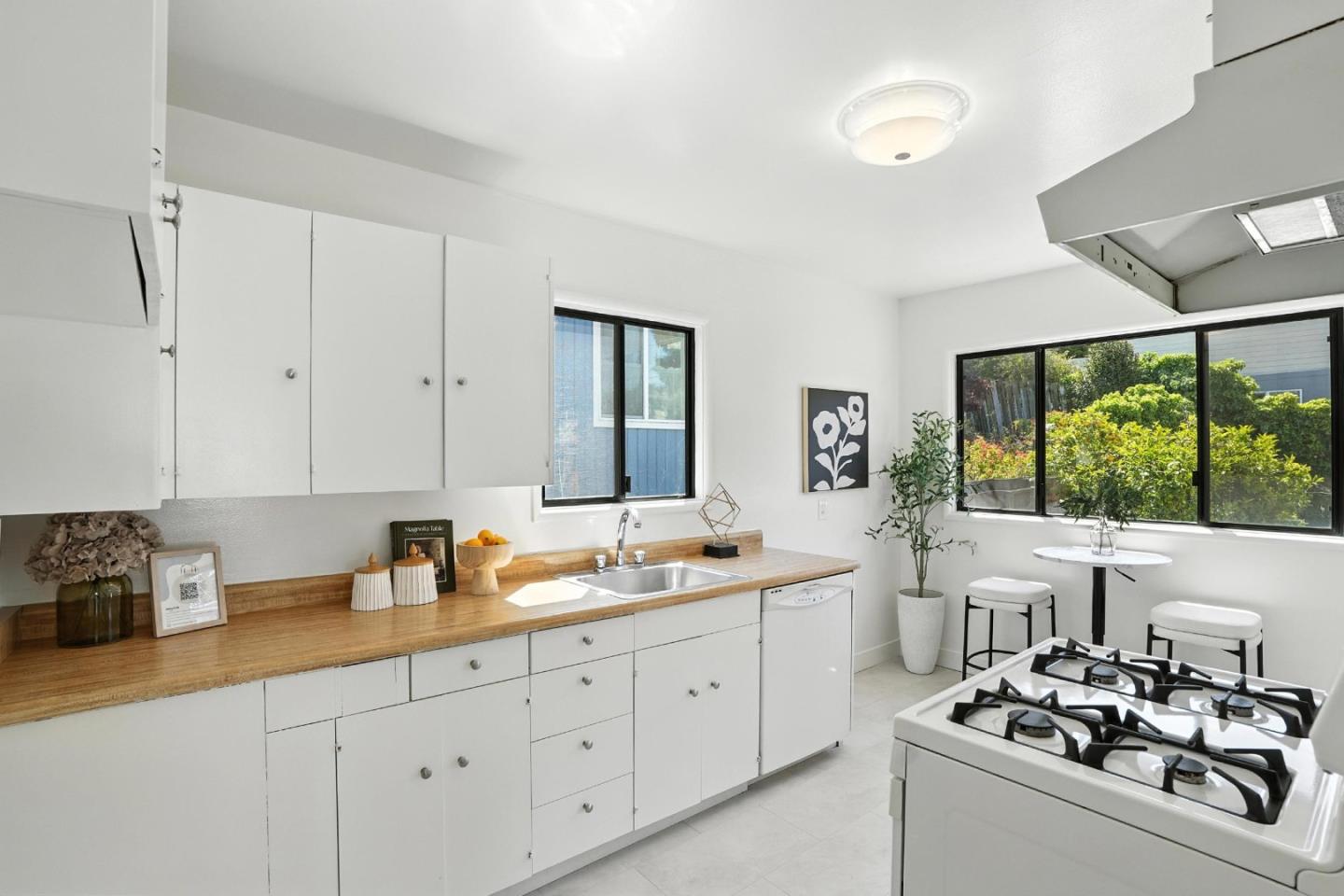Detail Gallery Image 15 of 65 For 381 Granada Dr, South San Francisco,  CA 94080 - 3 Beds | 1/1 Baths