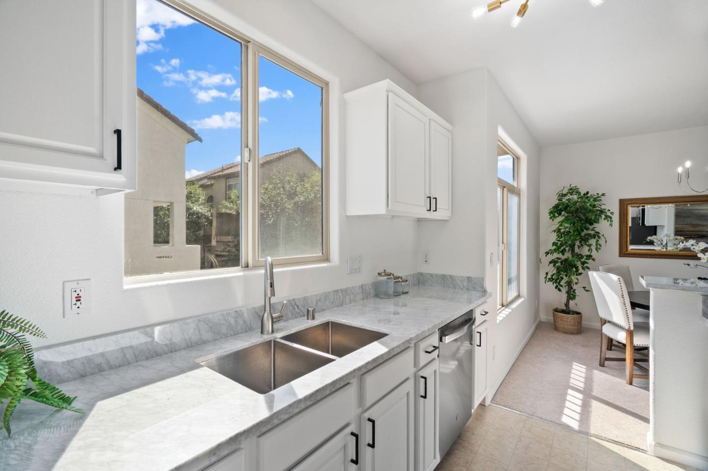 Detail Gallery Image 10 of 31 For 25118 Angelina Ln #20,  Hayward,  CA 94544 - 2 Beds | 2/1 Baths