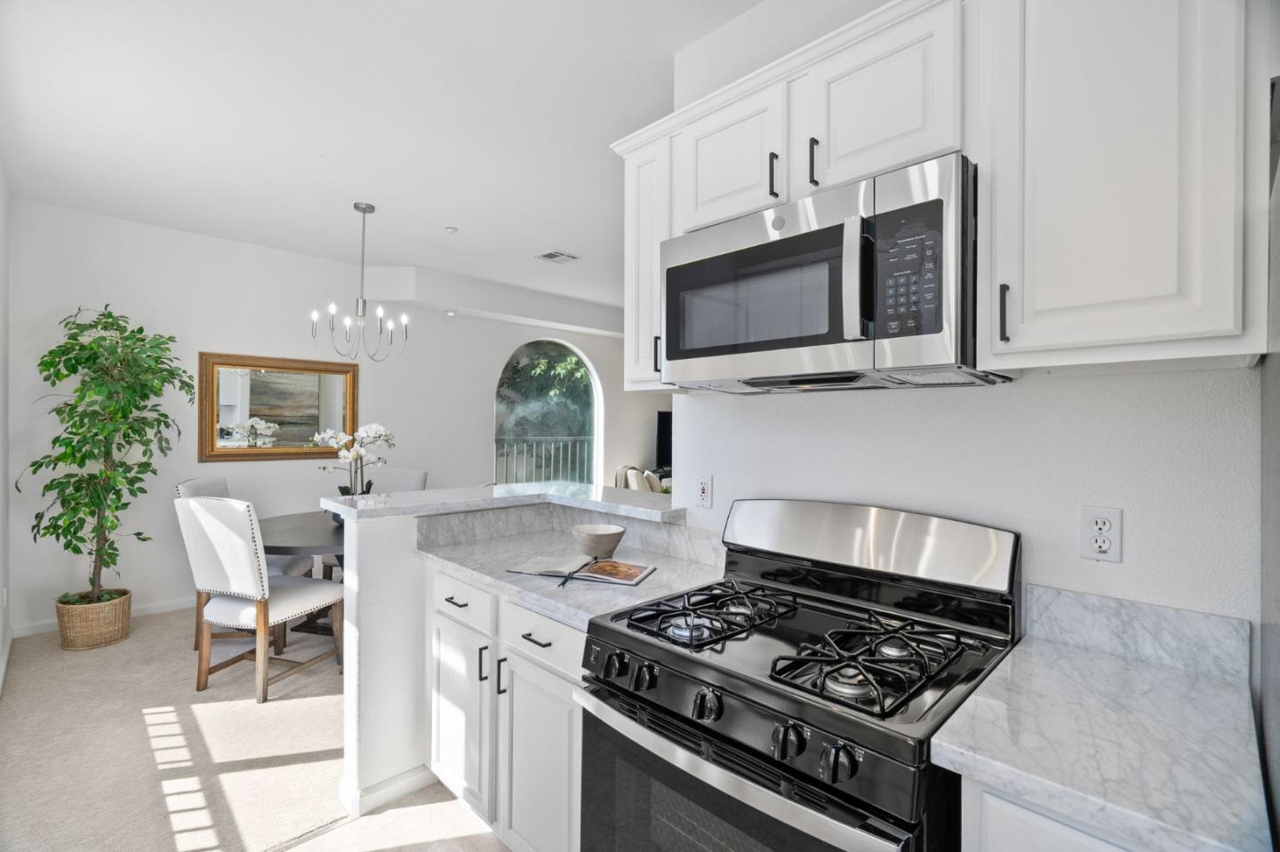 Detail Gallery Image 11 of 31 For 25118 Angelina Ln #20,  Hayward,  CA 94544 - 2 Beds | 2/1 Baths
