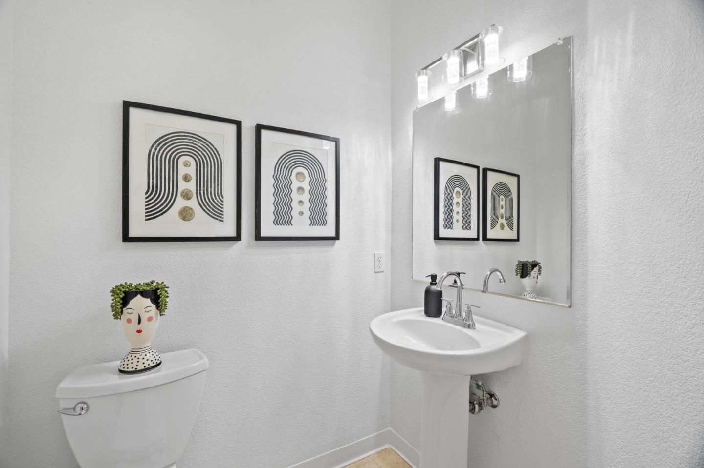 Detail Gallery Image 13 of 31 For 25118 Angelina Ln #20,  Hayward,  CA 94544 - 2 Beds | 2/1 Baths